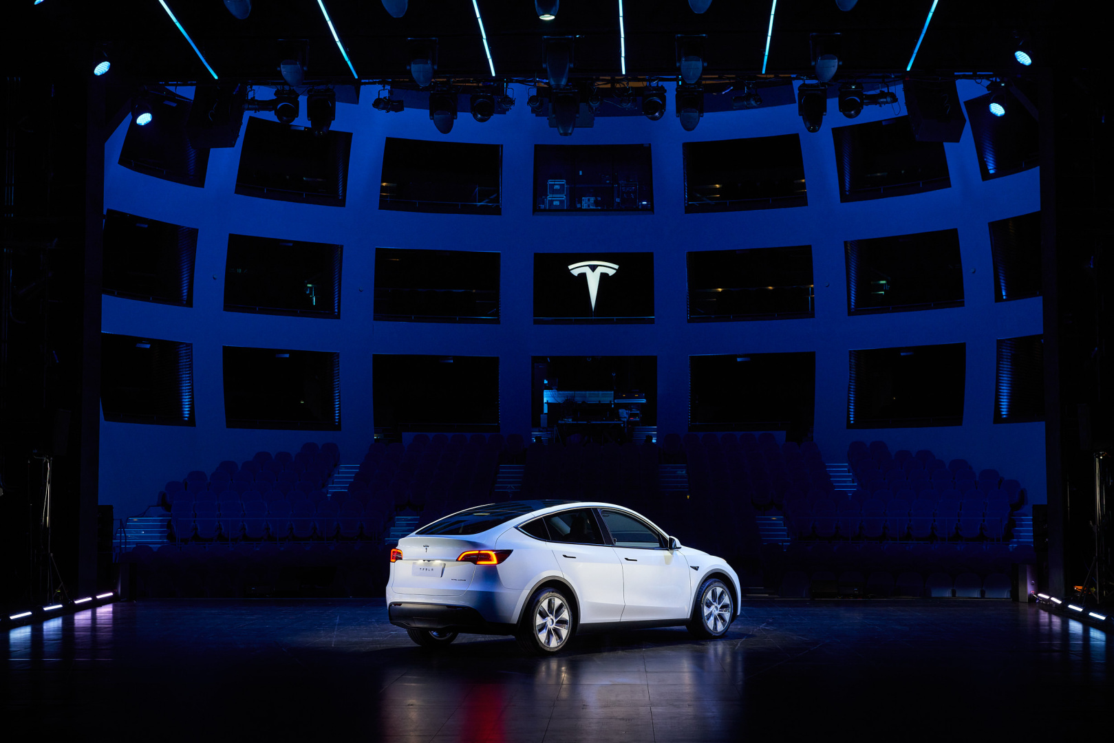 SMALL_Tesla 第四季台灣掛牌突破 4,500 輛刷新紀錄 Model Y 首批交付達 3,600 輛 宣布一月中旬開放試駕體驗